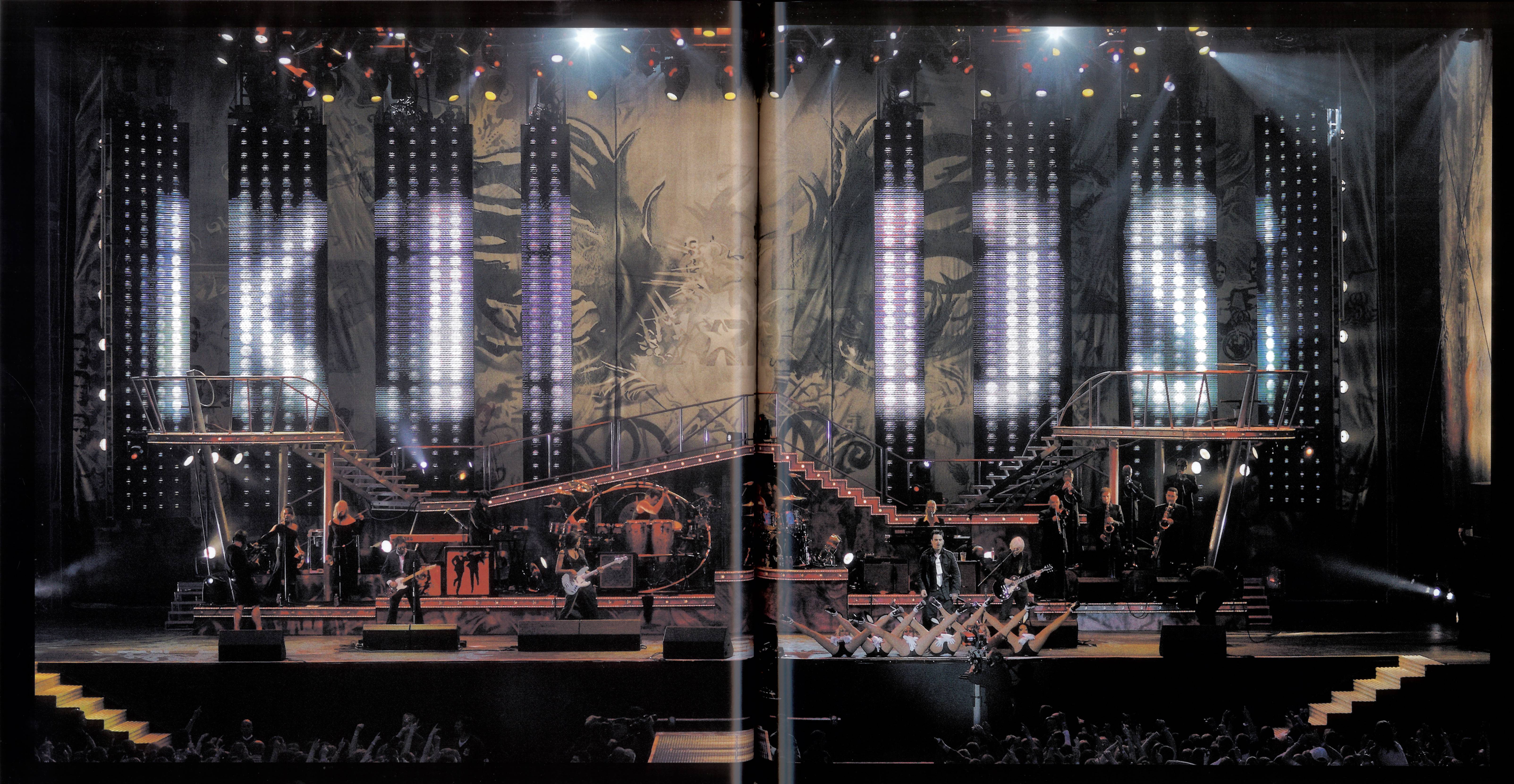 Robbie Williams  Live At Knebworth : Booklet24